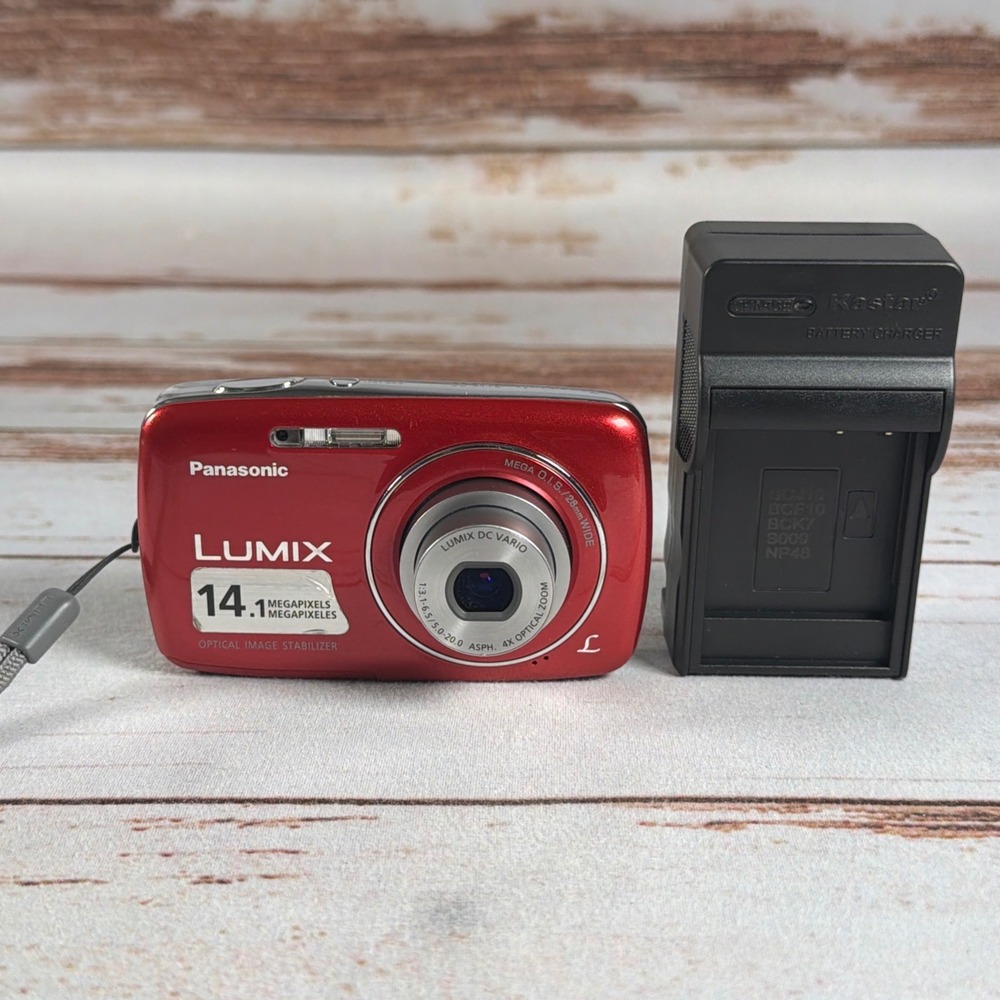 Panasonic LUMIX DMC-S3 14.1MP Red Digital Camera Battery Charger Used